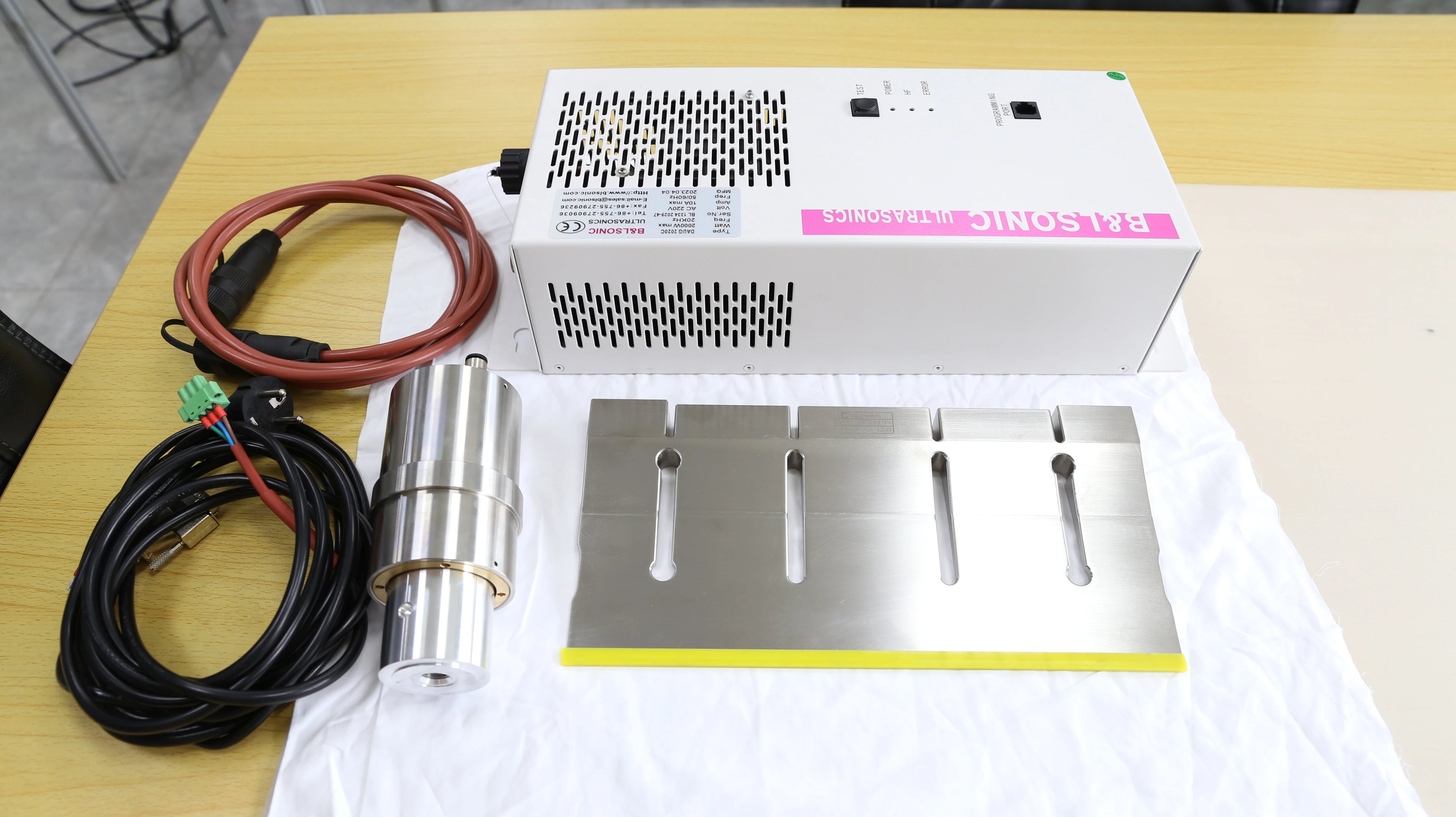 Factory Supply Ultrasonic Food Cutting Cakes Sandwiches Bread Dough Slicer Bread Cutting Machine