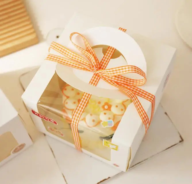 100Pcs 4 Inch Cartoon Window White Cake Box With Handle Kraft Paper Cheese Cake Box Kids Birthday Wedding Home Party Supply SN