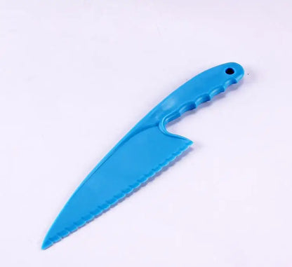 300pcs/lot Pizza Cake Bread Plastic Cutter Cake Knife Food Grade PP Serrated Blade For Cut Sushi Baking Kitchen Supplies  SN89