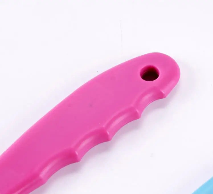 300pcs/lot Pizza Cake Bread Plastic Cutter Cake Knife Food Grade PP Serrated Blade For Cut Sushi Baking Kitchen Supplies  SN89