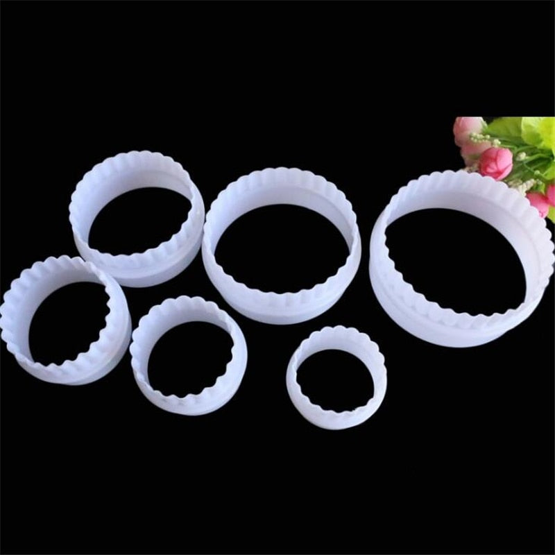 Round Plastic Scalloped Fluted Cookie Pastry Biscuit Cutter Cake Decor Round Bread Cake Slicer Cutter Mold Cake Tools