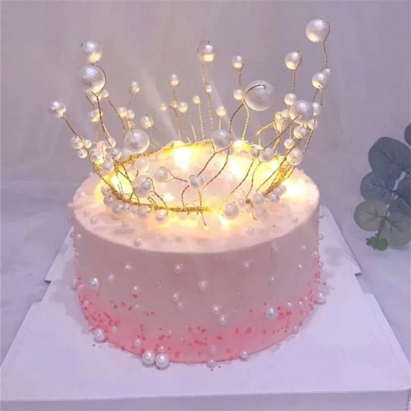 White & Gold Crown Theme Cake #goldcrowncake #specialtycakes  #goldcrowncaketopper #cakes #goldthemeca… | Princess birthday cake,  Birthday cakes for men, Queen cakes